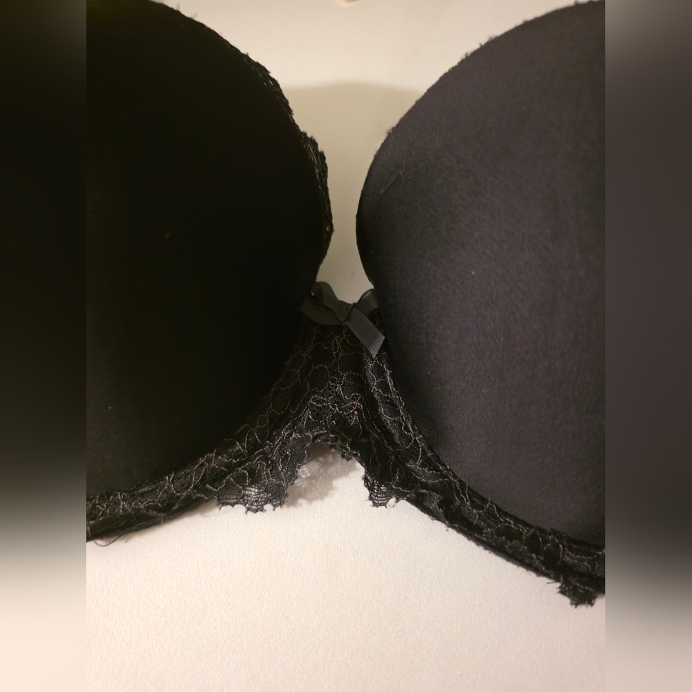 Victoria Secret Bra - Picture 2 of 5